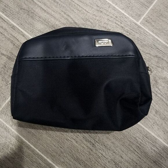 Tumi For Delta Toiletries/Makeup Bag - Picture 1 of 11